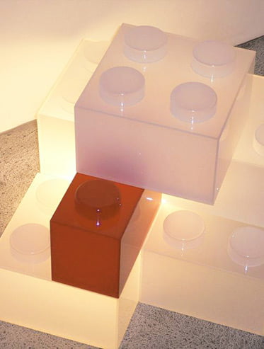 Cube en forme de lego réalisé en plexi PMMA coulé